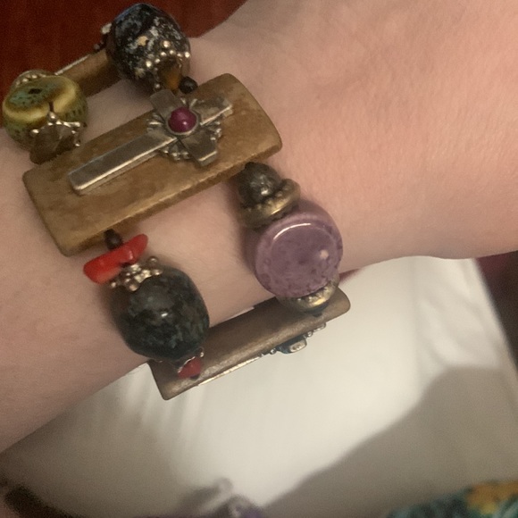 Unique bracelet that goes with so many outfits! - Picture 3 of 4